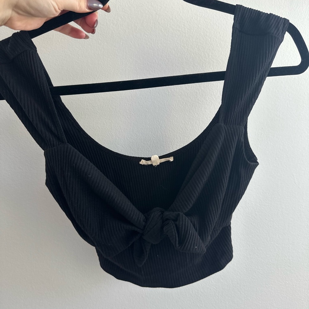 Chic Black Ribbed Crop Top with Tie
